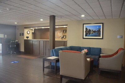 Comfort Inn & Suites Maumee - Toledo (I80-90)