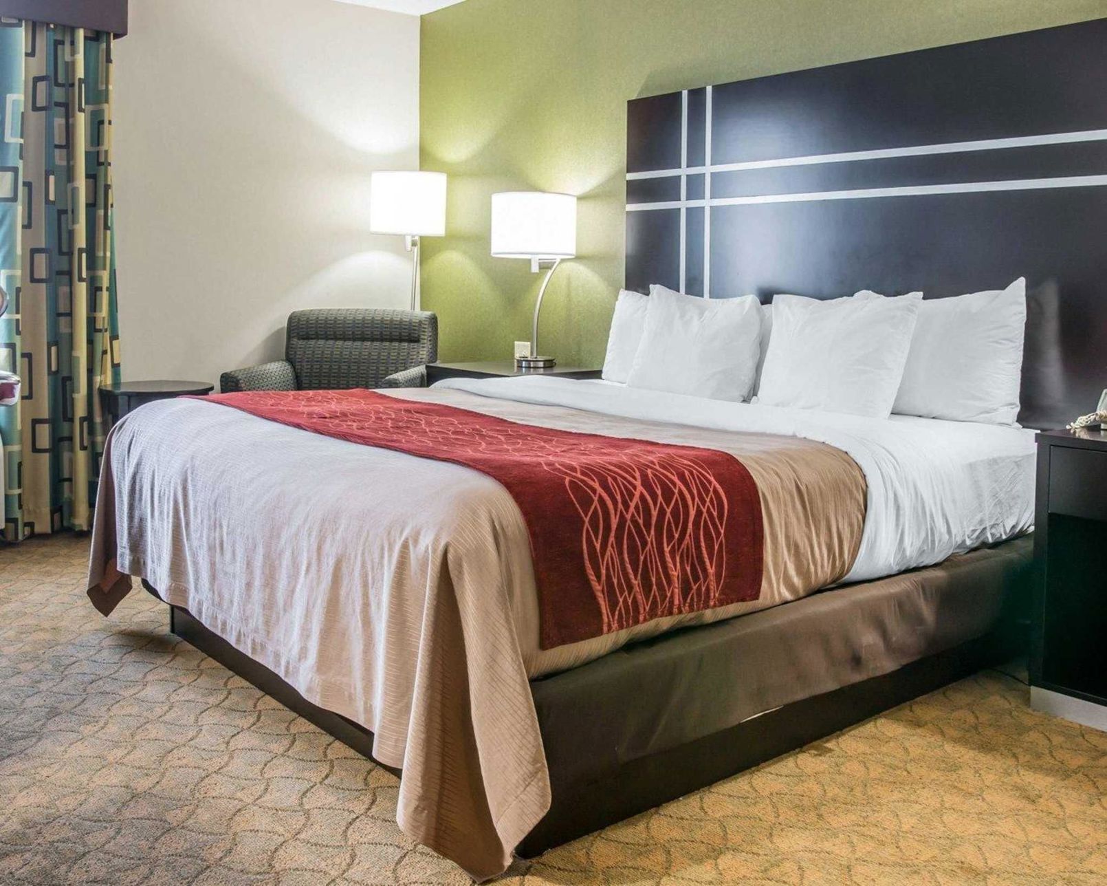 Individually furnished, desk, iron/ironing board, free WiFi