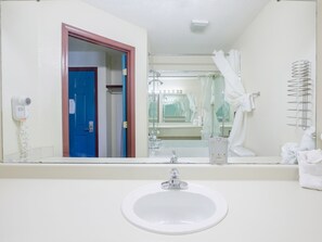 Premium Room, 1 King Bed, Jetted Tub | Bathroom sink - OYO Hotel Branson Victorian Palace (Branson)