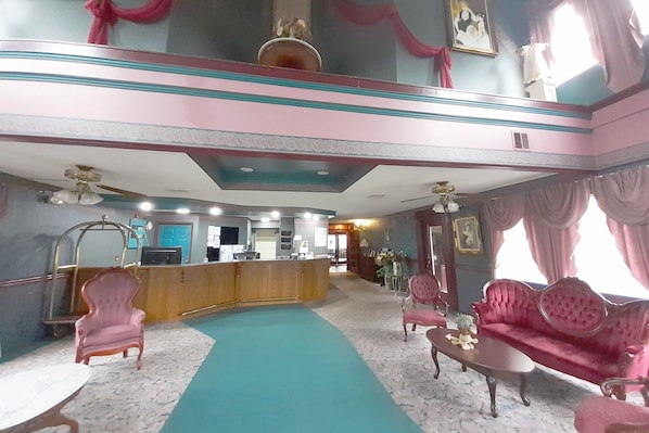 Coin salon dans le hall