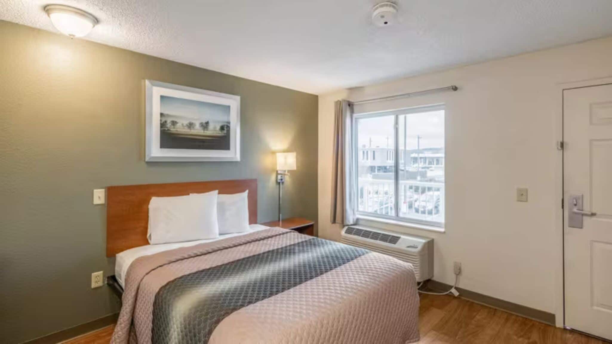 1 bedroom, desk, blackout drapes, WiFi (free)
