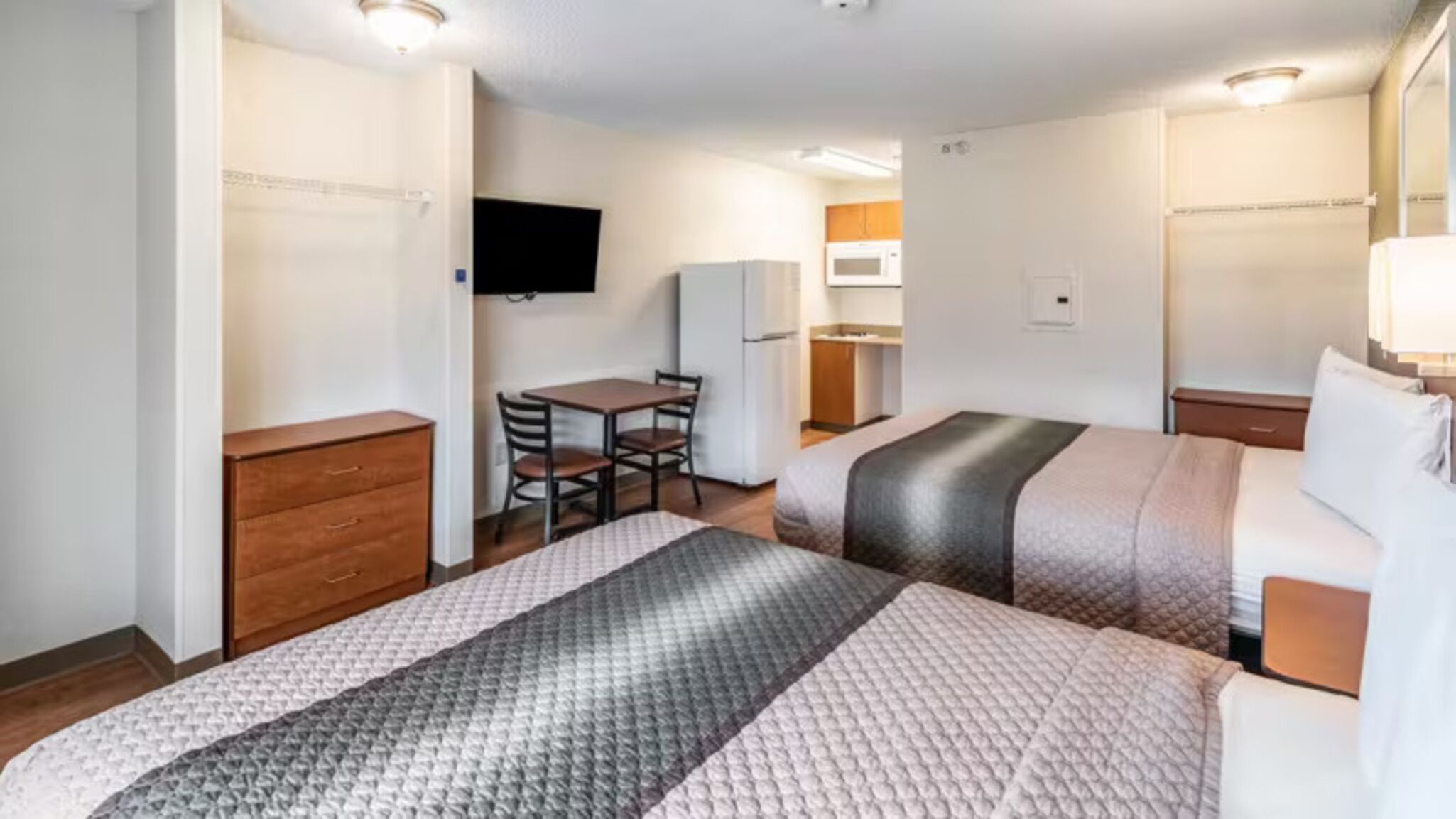 1 bedroom, desk, blackout drapes, WiFi (free)