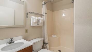 Shower, free toiletries, towels