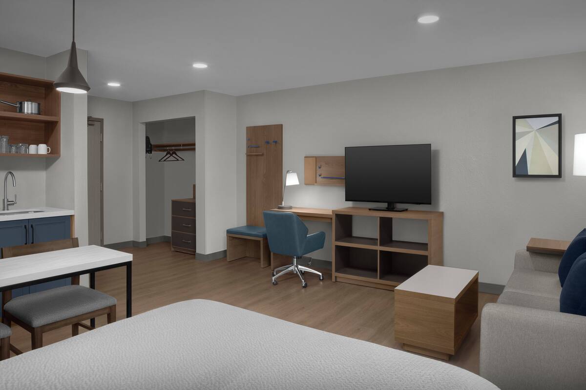 Studio Suite, 1 Queen Bed with Sofa bed | Room amenity