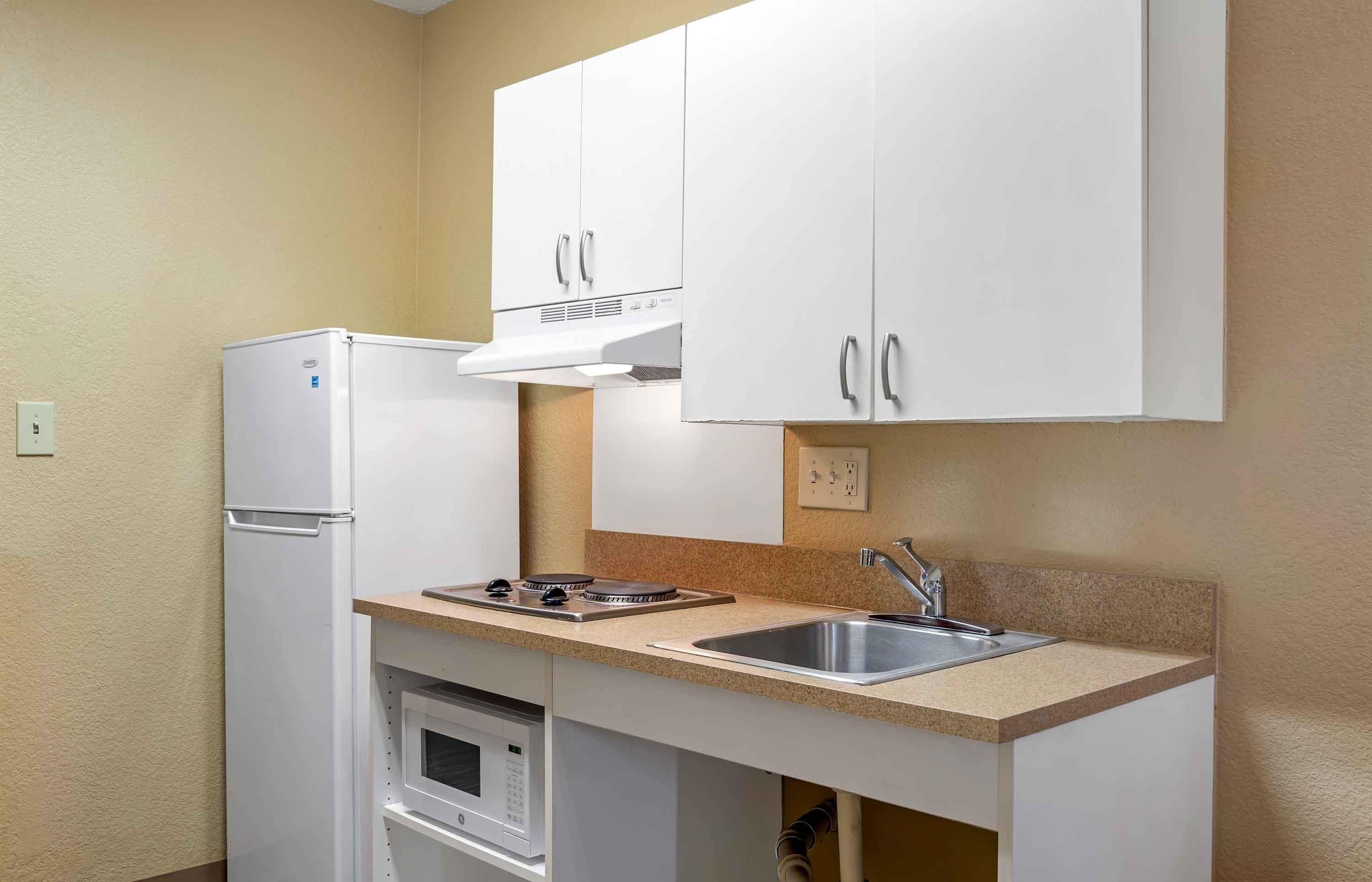 Studio, 1 Queen Bed, Non Smoking | Private kitchen | Fridge, microwave, stovetop