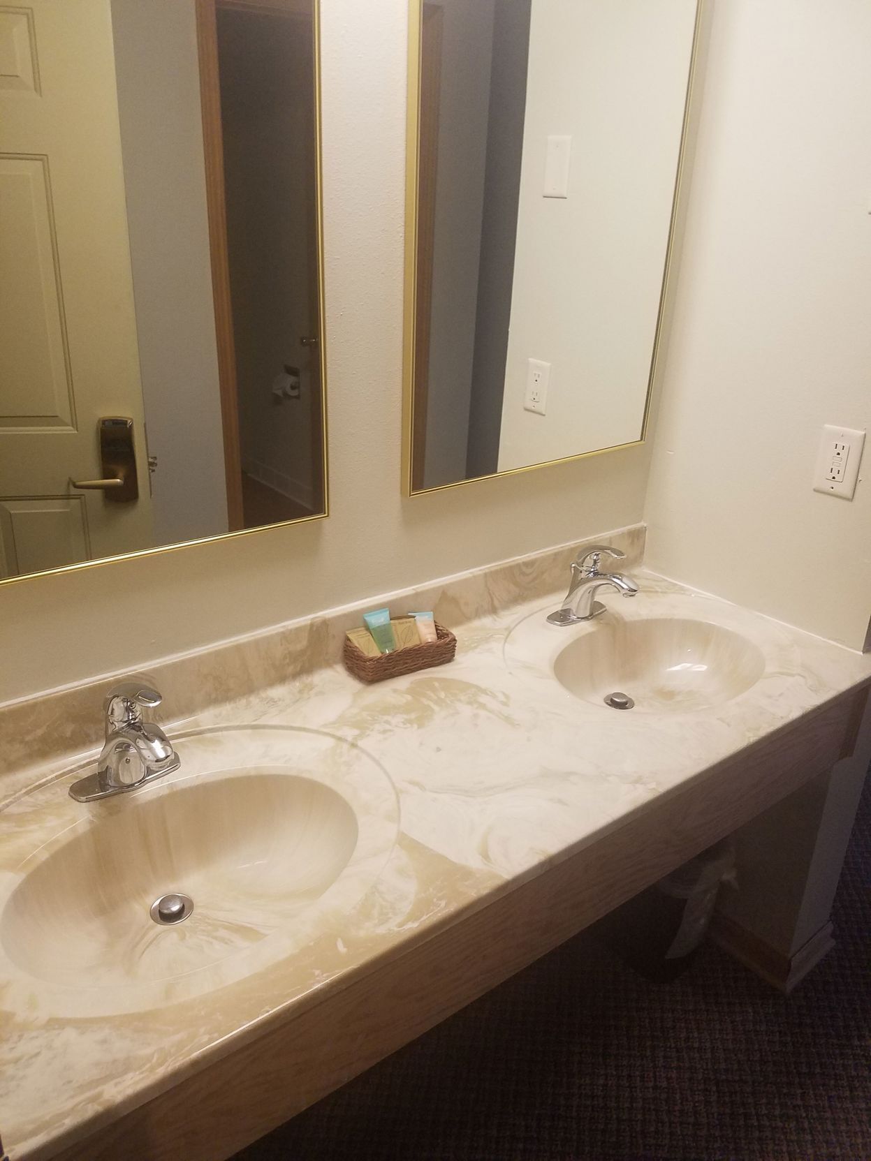 Baño | Regadera, secadora de cabello, toallas 