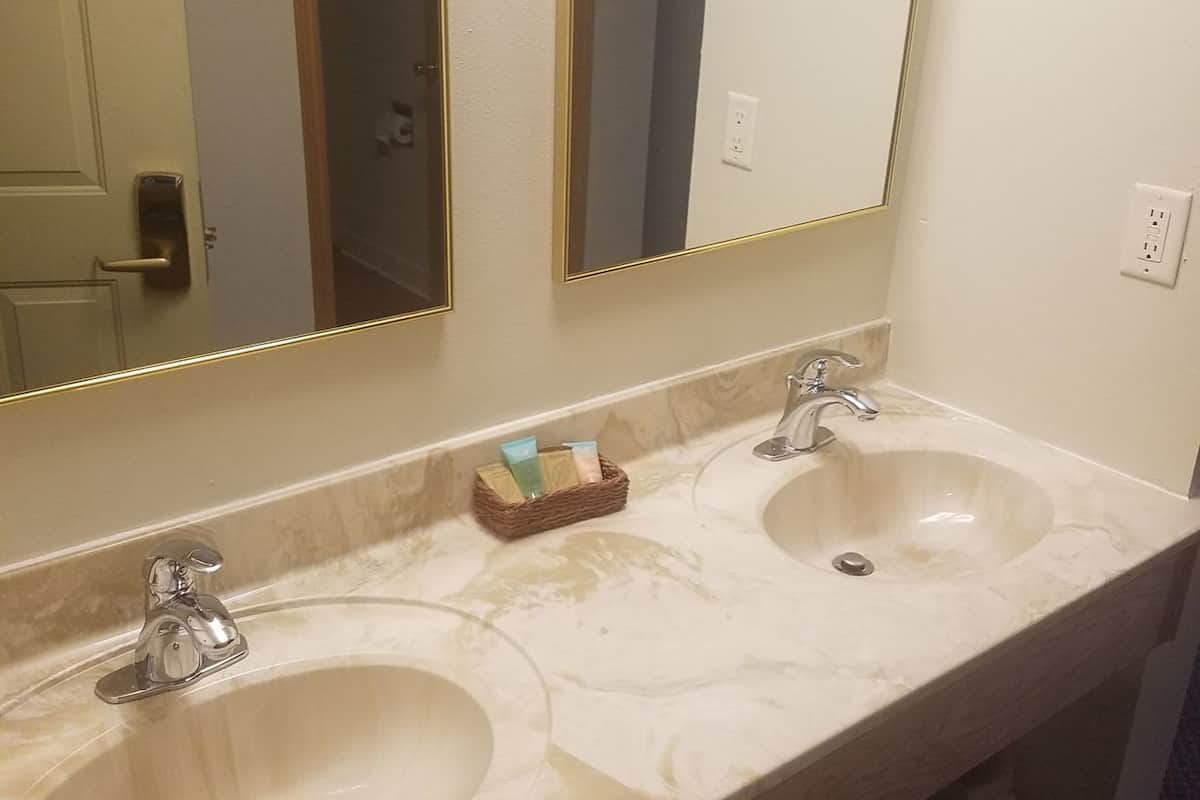 Salle de bain | Douche, séchoir à cheveux, serviettes fournies