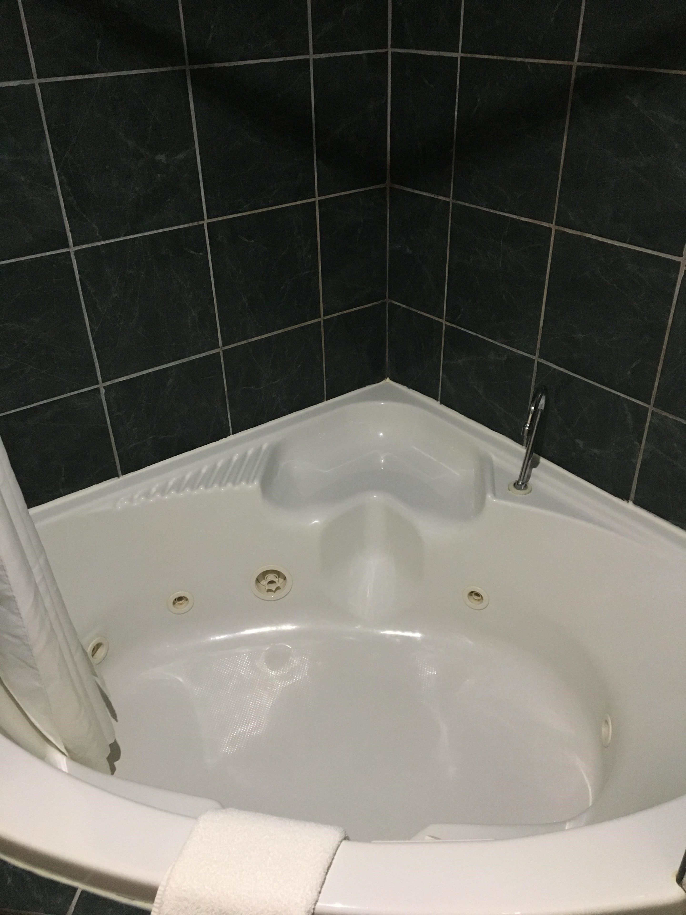 superior room, 1 king bed, jetted tub, mountain view | jetted bathtub