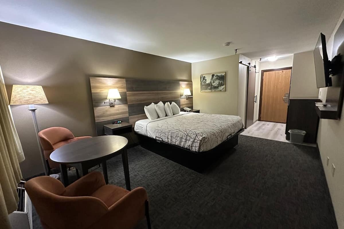 Habitación estándar, 1 cama King size, balcón | Cortinas blackout, wifi gratis y ropa de cama