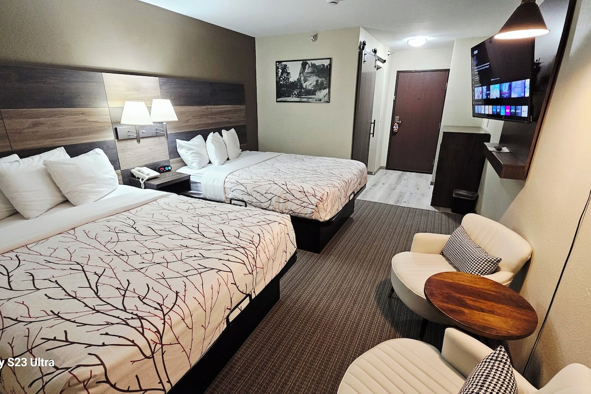 Habitación doble estándar, balcón | Cortinas blackout, wifi gratis y ropa de cama
