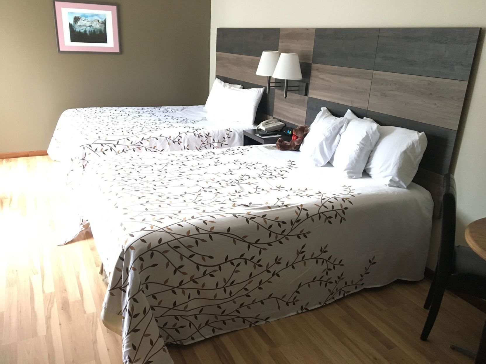 Cortinas blackout, wifi gratis y ropa de cama 