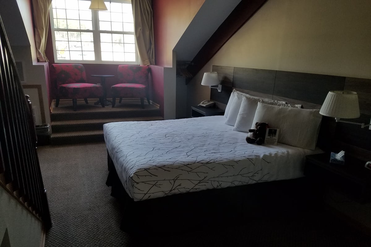 Loft Suite - 1 King | ستائر تعتيم وواي فاي مجانًا وملاءات أسرّة
