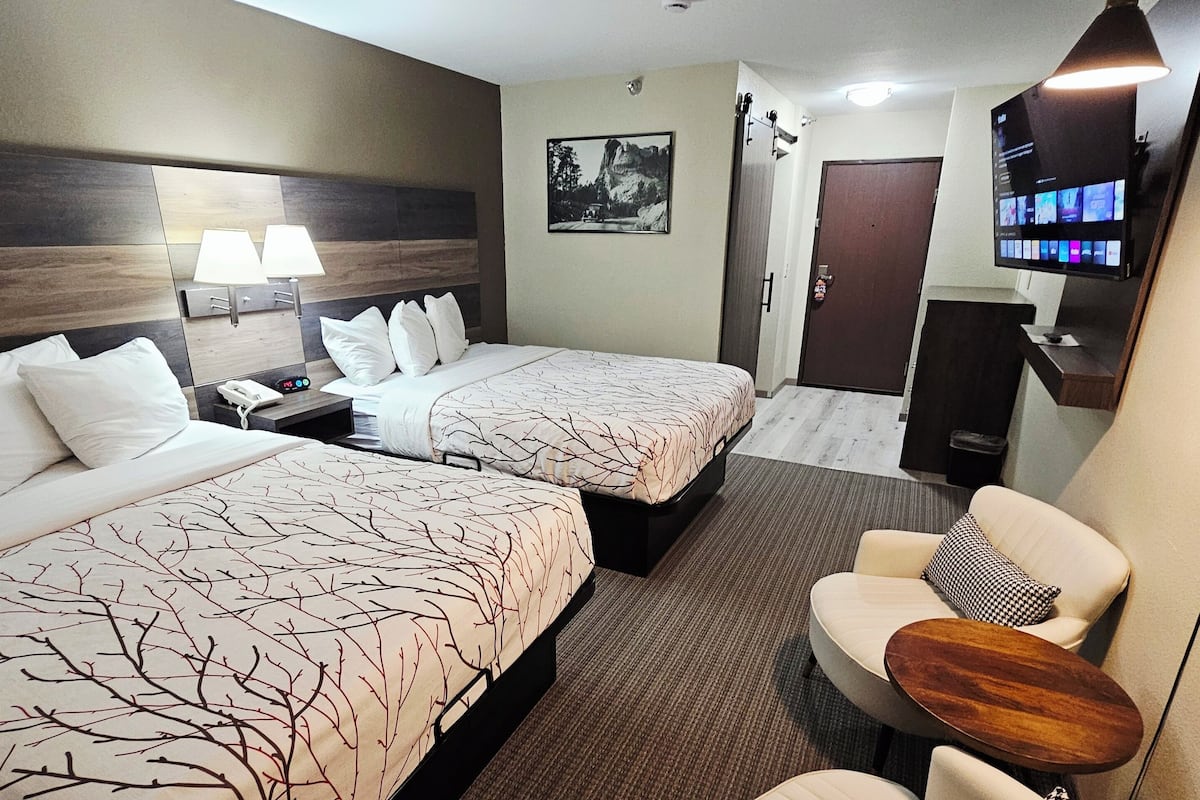 Habitación doble estándar, balcón | Cortinas blackout, wifi gratis y ropa de cama
