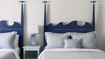 Traditional Room, 2 Queen Beds, Garden View