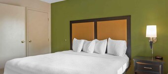Extended Stay America Suites Chicago Lombard Yorktown Center