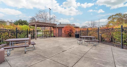 Extended Stay America Suites Chicago Lombard Yorktown Center