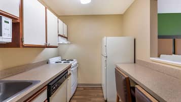 Deluxe Studio, Multiple Beds, Non Smoking | Private kitchen | Coffee/tea maker, fridge, microwave, stovetop