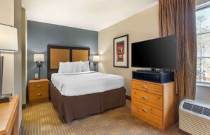 Deluxe Studio, 1 Queen Bed with Sofa bed, Non Smoking | Desk, iron/ironing board, free WiFi, bed sheets - Extended Stay America Suites Boston Westborough Computer Dr (Westborough)