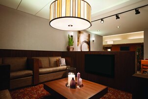 Serves lunch, dinner, and happy hour