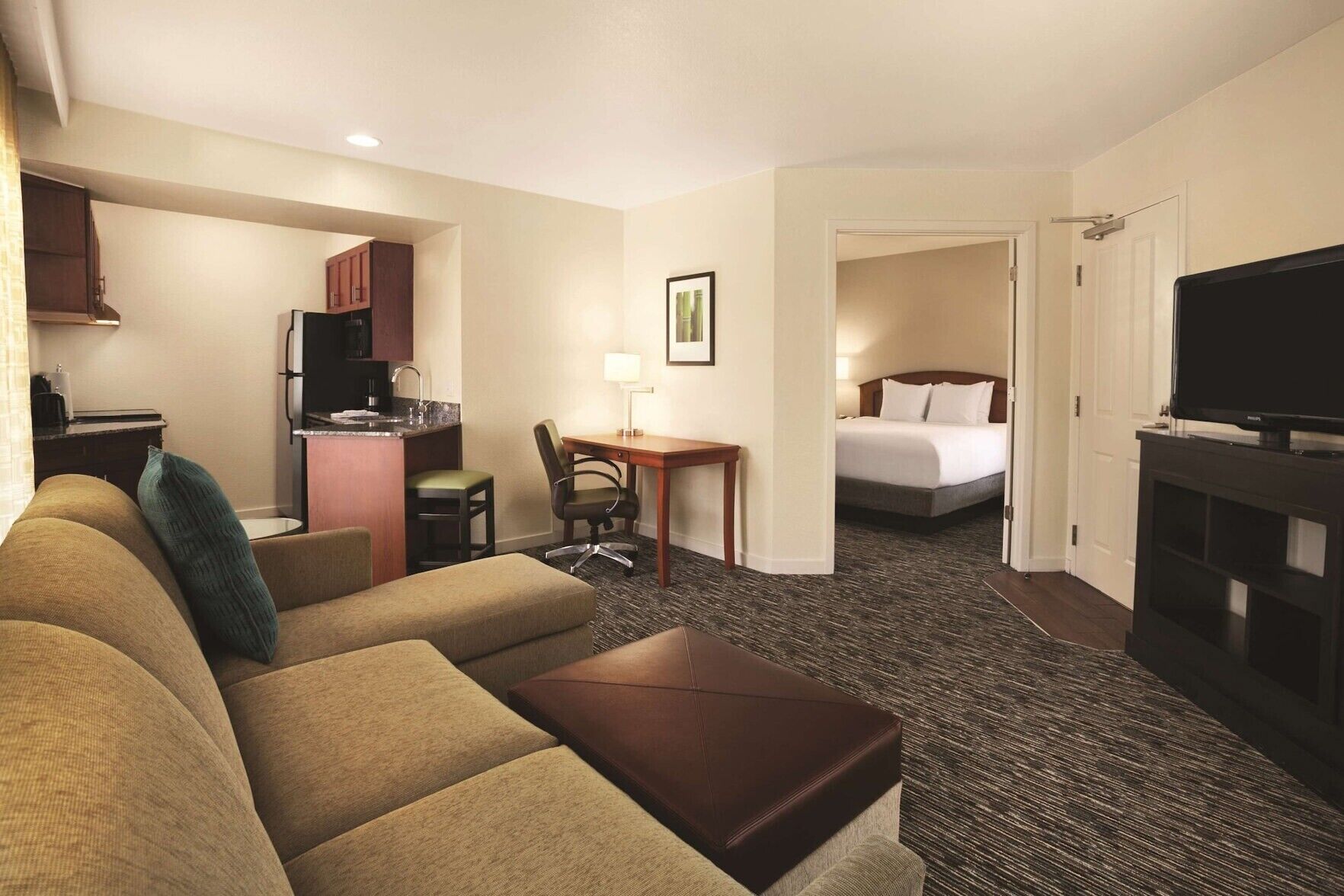 1 bedroom, Egyptian cotton sheets, premium bedding, down duvets