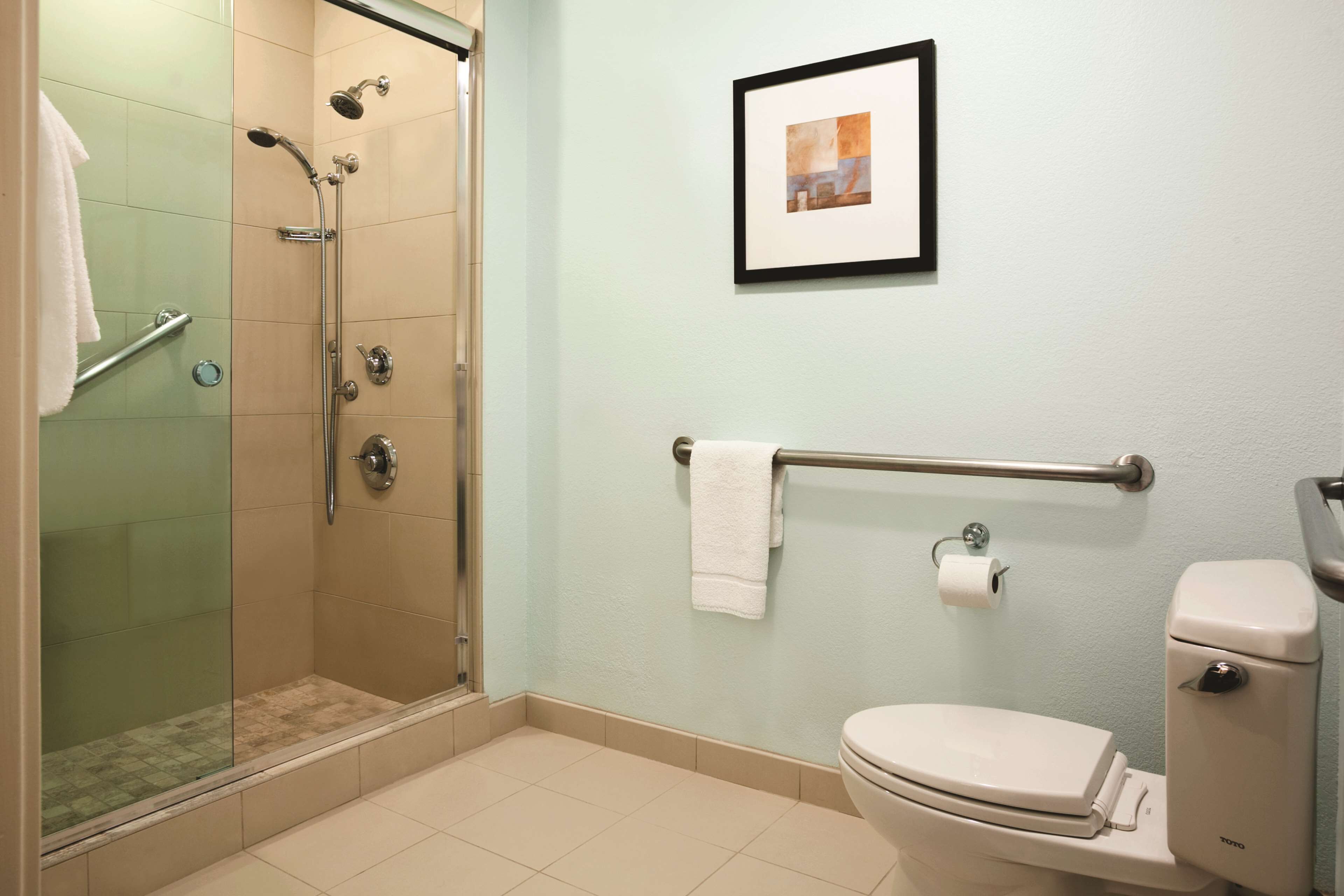 suite, 2 bedrooms | bathroom | designer toiletries, hair dryer, towels