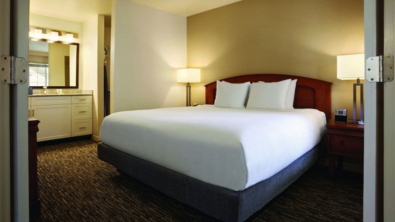 1 bedroom, Egyptian cotton sheets, premium bedding, down duvets