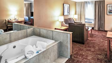 Suite | Luxe beddengoed, pillowtop-bedden, een kluis op de kamer, een bureau