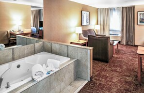 Executive Suite, 1 King Bed with Sofa bed, Jetted Tub, Non Smoking