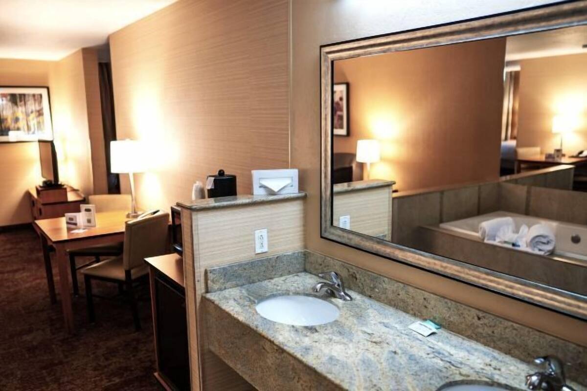 Premium bedding, pillowtop beds, in-room safe, desk