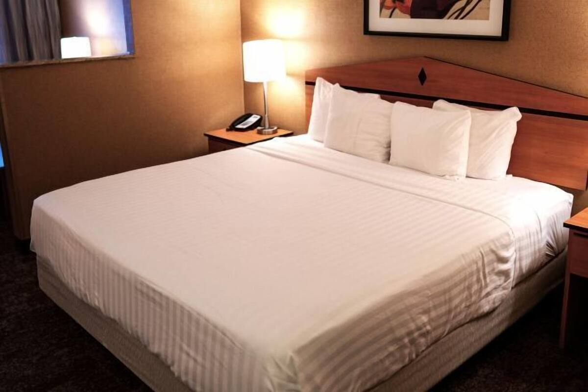 Premium bedding, pillowtop beds, in-room safe, desk