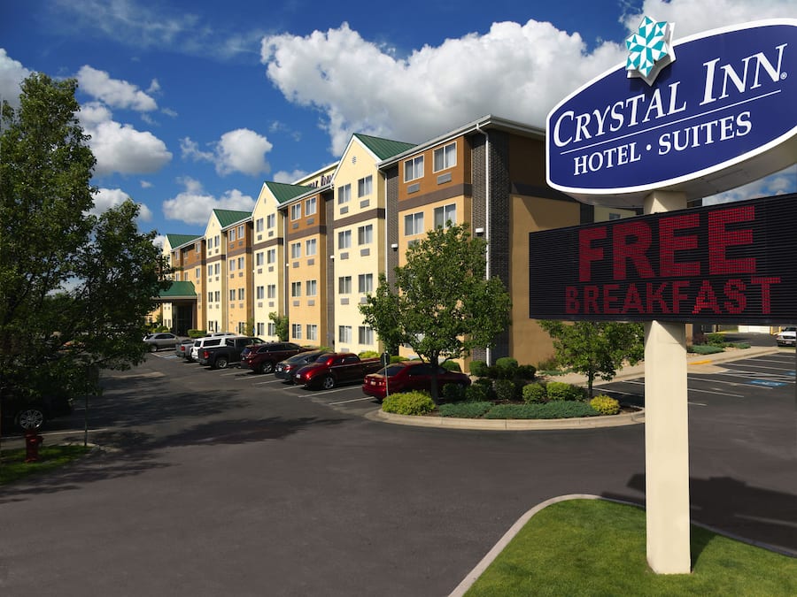 Indicador d'hotel de Crystal Inn Hotel Suites que anuncia esmorzar gratuït.