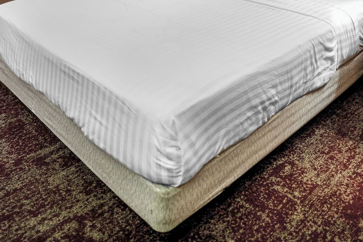 Standaard kamer, 1 kingsize bed met slaapbank, niet-roken | Luxe beddengoed, pillowtop-bedden, een kluis op de kamer, een bureau