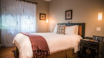 Minibar, Zimmersafe, individuell dekoriert, individuell eingerichtet