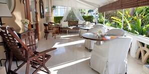 Daily full breakfast for a fee