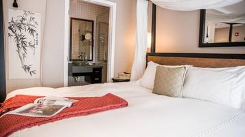 Minibar, in-room safe, individually decorated, individually furnished