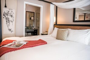 Minibar, in-room safe, individually decorated, individually furnished - Cadet Hotel (Miami Beach)
