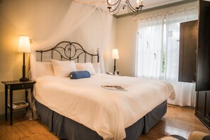 Minibar, in-room safe, individually decorated, individually furnished