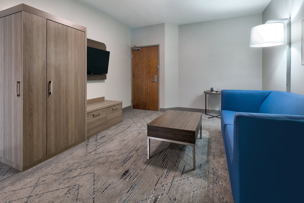 1 habitación, caja de seguridad en la habitación y escritorio