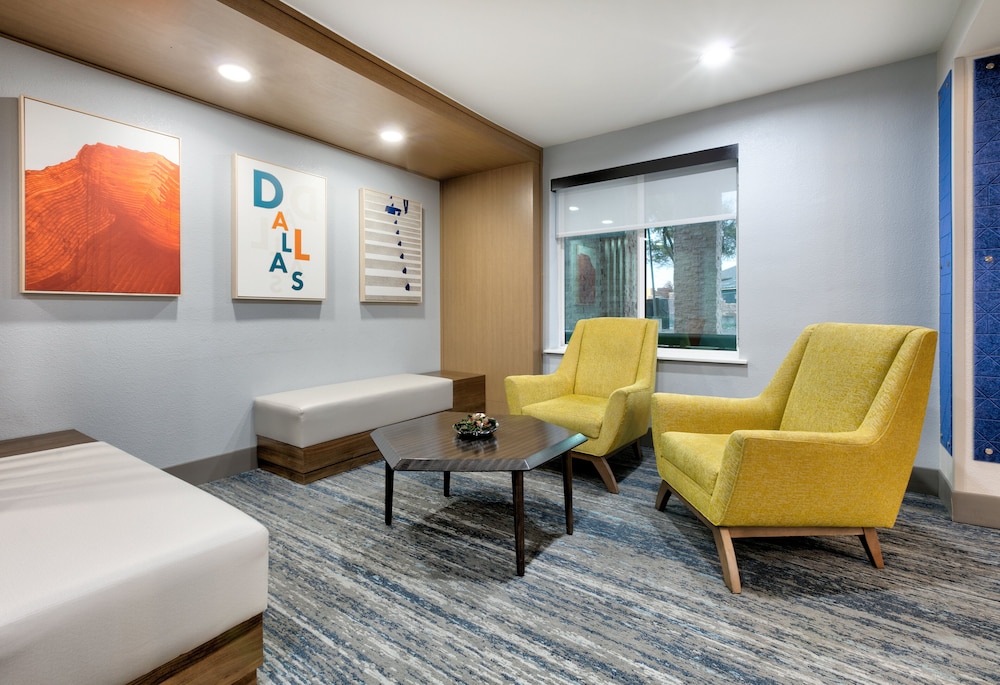 Holiday Inn Express & Suites Dallas Park Central Northeast, an IHG Hotel photo 2