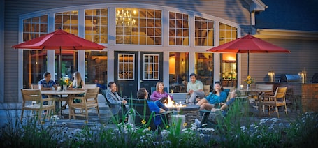 Terrace/patio. Green Mountain Suites Hotel