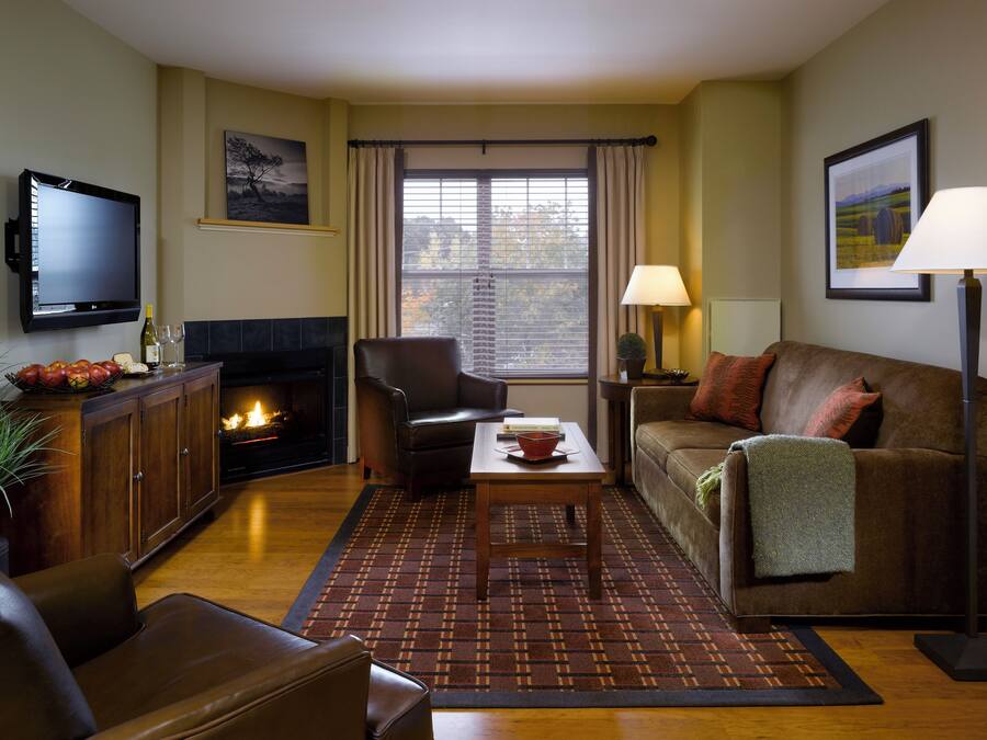 TV skrin rata, pemain DVD, buku-buku