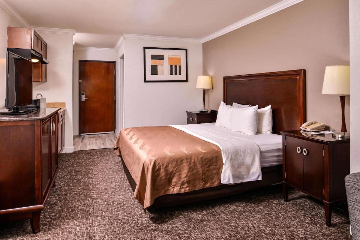 In-room safe, desk, iron/ironing board, cribs (surcharge)