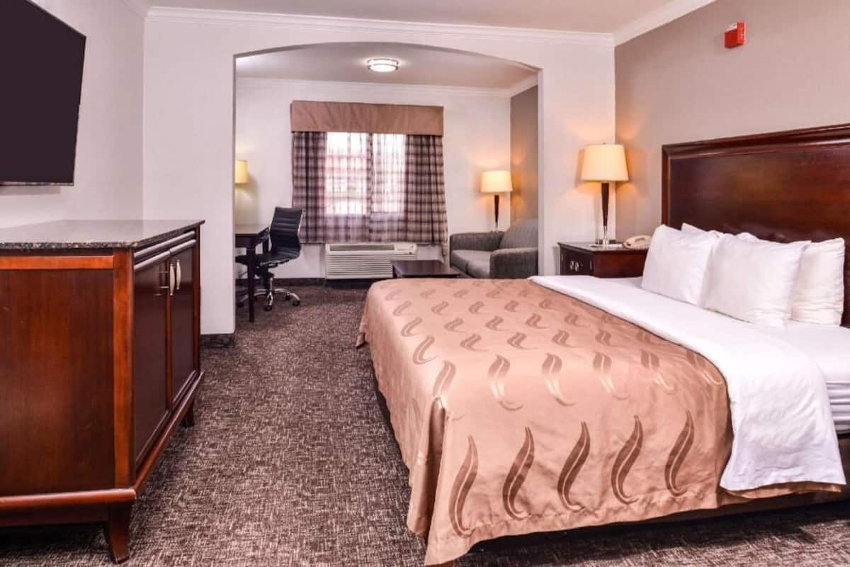 In-room safe, desk, iron/ironing board, cots/infant beds