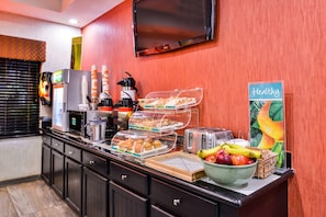 Free buffet breakfast  - Quality Inn & Suites Beaumont (Beaumont)