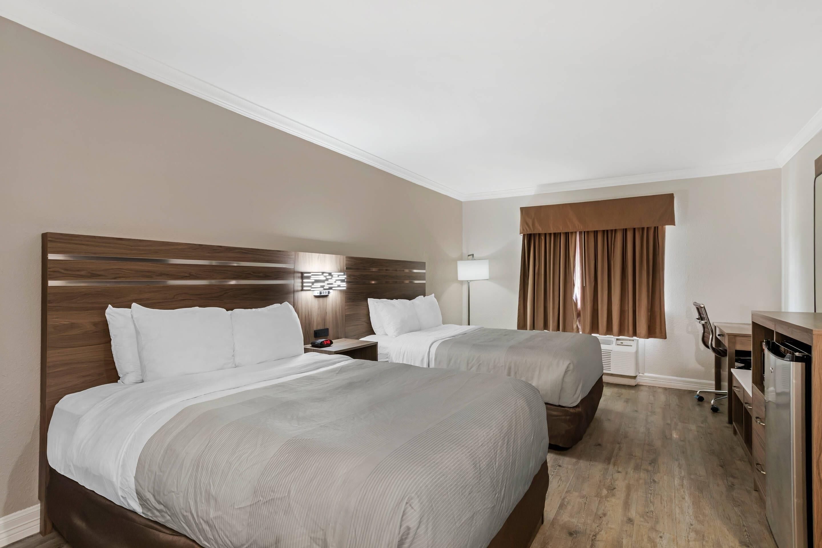 Habitación estándar, 1 cama Queen size, para no fumadores | Caja de seguridad en la habitación y escritorio 