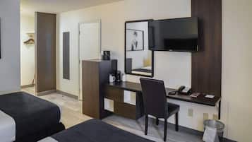 Quarto standard, 2 camas de casal, para não fumantes | Roupas de cama premium, camas com colchões pillow-top, escrivaninha