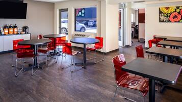 Petit déjeuner complet compris tous les jours