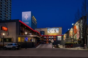 Façade de l’hébergement - soirée/nuit