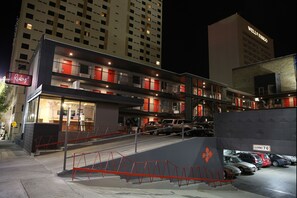 A multi-story hotel with a visible restaurant named "Ruby's" on the ground floor.