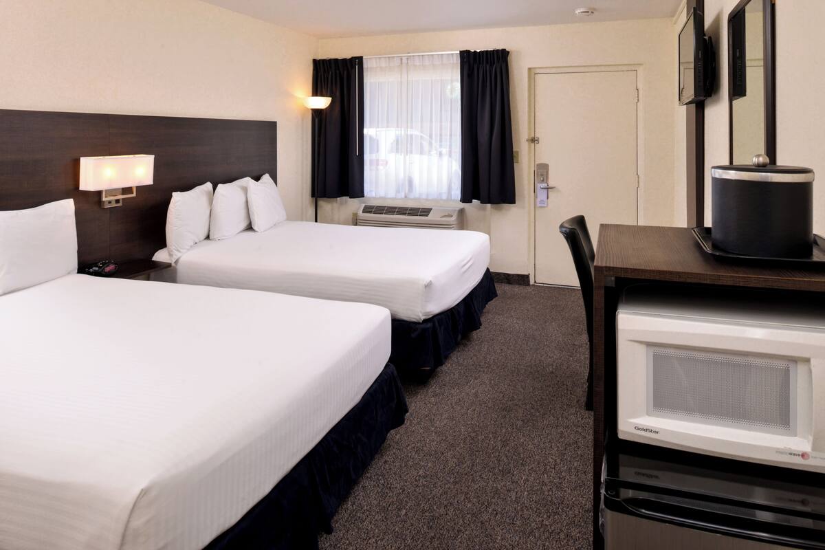 standard double room (queen) | premium bedding, pillow-top beds, desk, laptop workspace